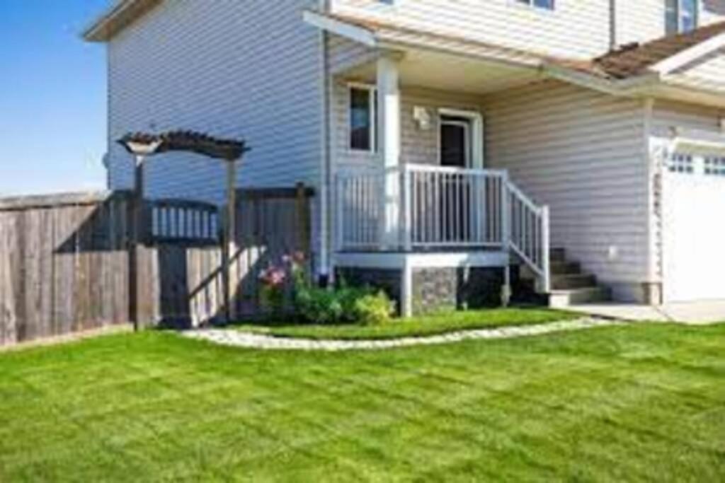Spacious Duplex Camrose Kültér fotó